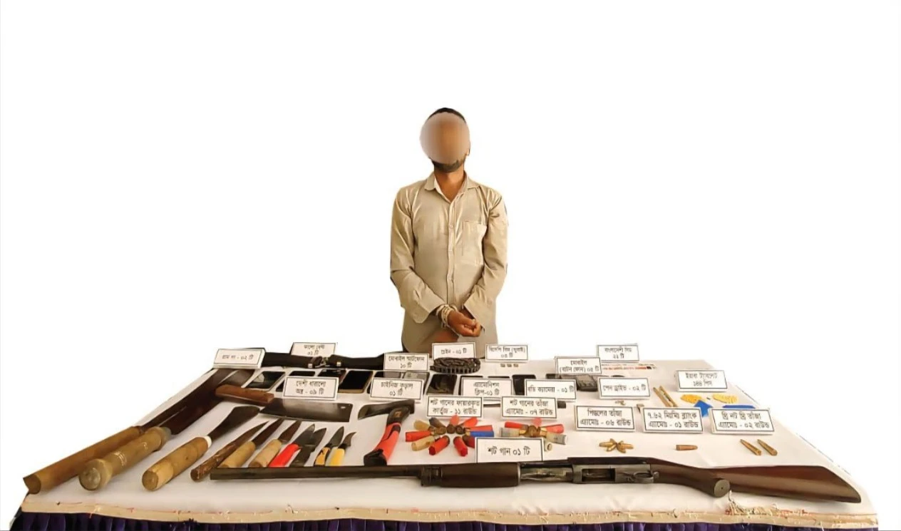 চট্টগ্রামের ফটিকছড়িতে সেনাবাহিনীর বিশেষ অভিযান: অস্ত্র ও গোলাবারুদসহ আটক ১